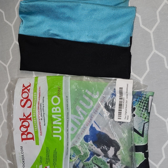 School Bundle! Coo dog folder, 2 Book Sox, Crayons, Star Stickers - Picture 7 of 7